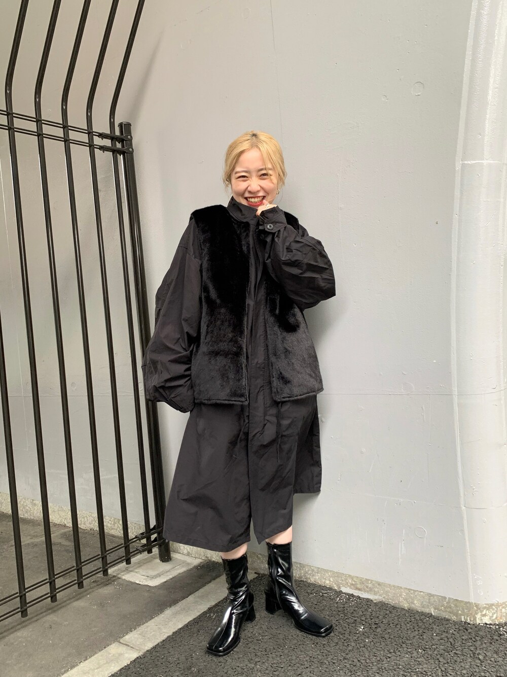 「Kastane、kastane_ootd、WHIMSIC、アウター、ベスト」｜「Kastaneの【UNISEX】MULTI-FUNCTION FIELDCOAT&FURVEST（その他アウター、ブラック系）」を使った、KOUTA CHIHIROさん（レディース・153cm）の秋コーディネートの1枚目の写真