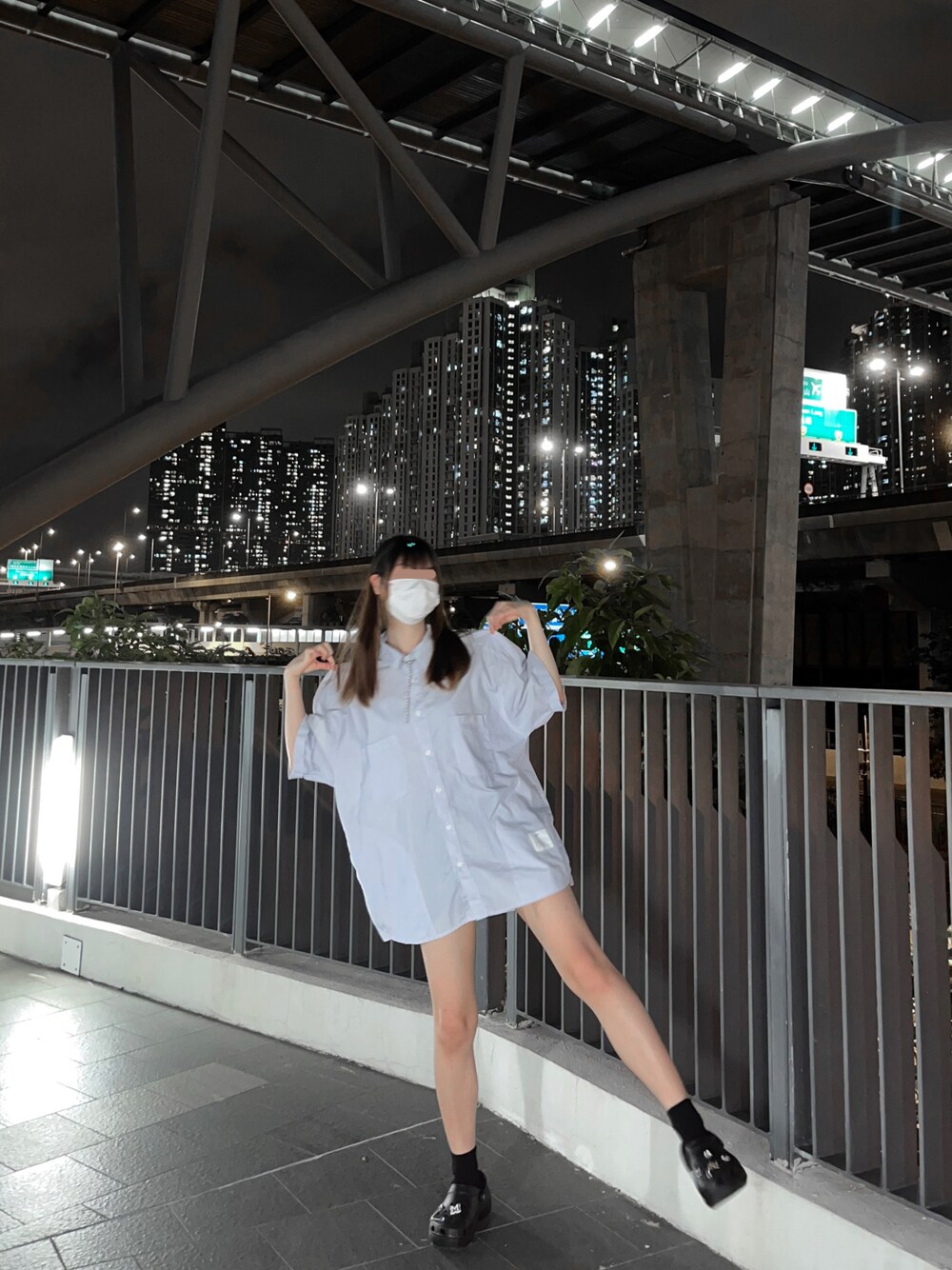 「crocsのクロックス クラシック プラットフォーム クロッグ ウィメン サンダル / crocs Classic Platform Clog Women（サンダル、ホワイト系）」を使った、wearareyou?さん（レディース・168cm）の夏コーディネートの1枚目の写真