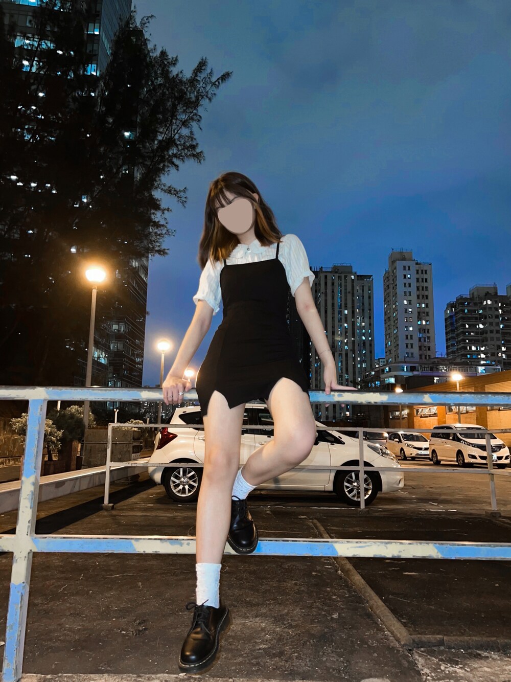 「Dr. Martensのアイテム（その他シューズ、ブラック系）」を使った、wearareyou?さん（レディース・168cm）の春コーディネートの1枚目の写真