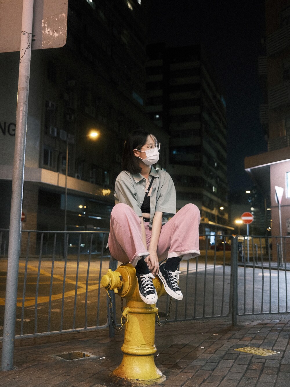 「CONVERSEのアイテム（スニーカー、ブラック系）」を使った、wearareyou?さん（レディース・168cm）の夏コーディネートの1枚目の写真