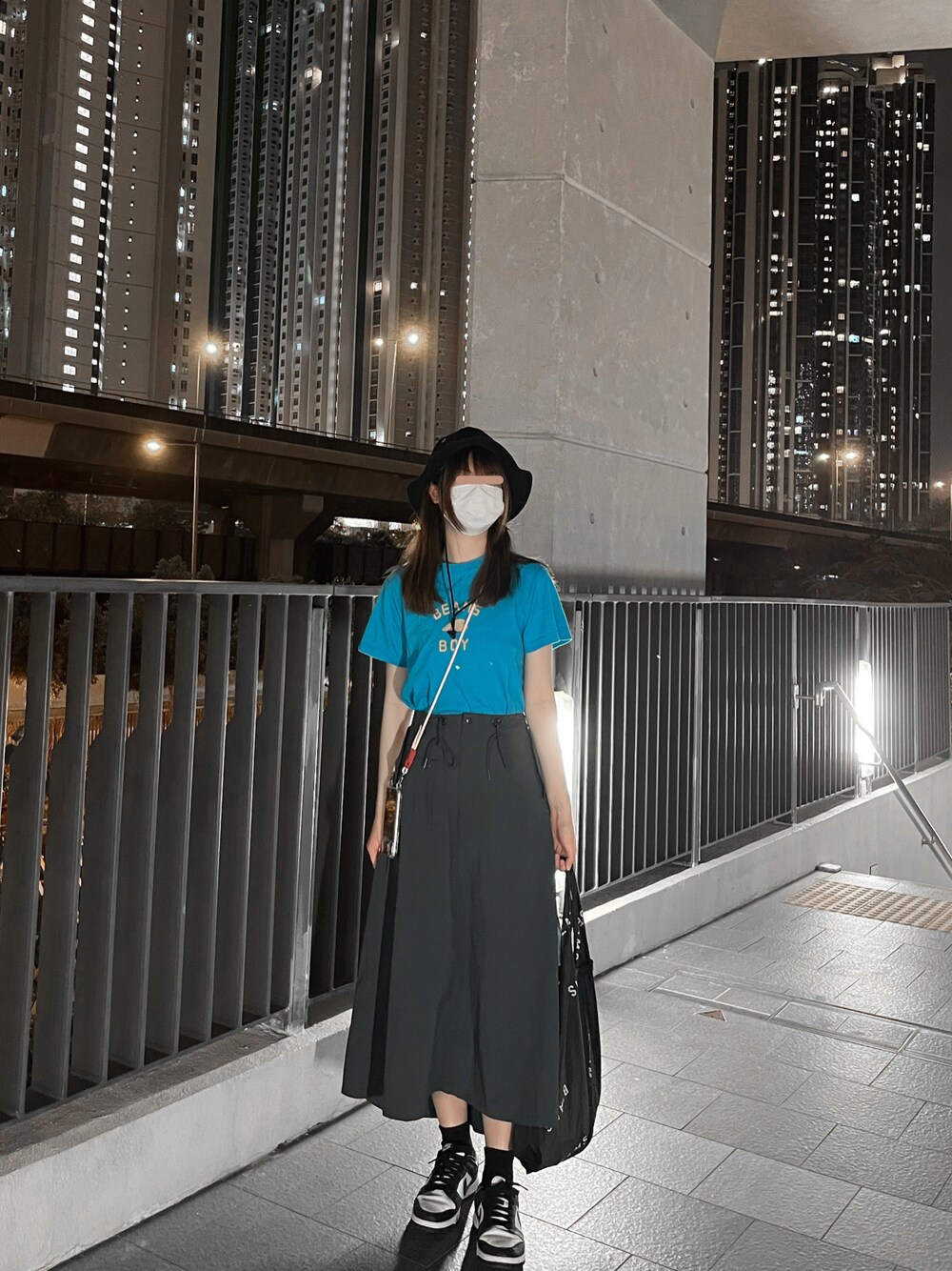 「NIKEのアイテム（スニーカー、ブラック系）」を使った、wearareyou?さん（レディース・168cm）の春コーディネートの1枚目の写真