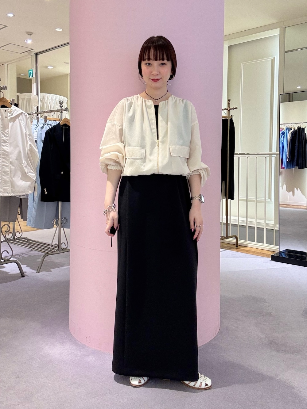 「大人カジュアル、休日スタイル、おでかけコーデ、今日のコーデ、ゆるコーデ、カジュアルスタイル、オトナカワイイ、キレイめコーデ、大人ファッション、楽チンコーデ、大人コーデ、サンダル、シンプルスタイル、シアー、ブルゾン」｜「NOLLEY’Sのウォッシャブルブライトローンショートブルゾン（ブルゾン、ホワイト系）」を使った、nol hirataさん（骨格ウェーブ・レディース・155cm）の春コーディネートの1枚目の写真