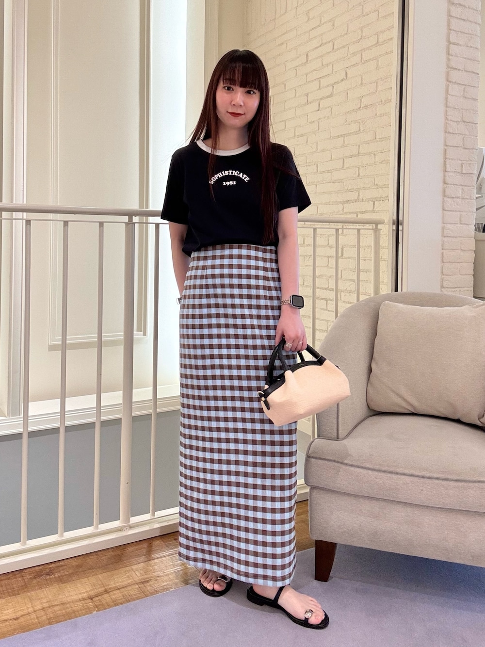 「サンダル、シンプルスタイル、ラクチンコーデ、大人女子、大人可愛い、夏服コーデ、着回しコーデ、オトナカジュアル、大人コーデ、スポーツミックス、Tシャツコーデ、ロゴT、Tシャツ、シンプルコーデ、シンプル」｜「NOLLEY’S Sophiのシルケット天竺衿配色ロゴTシャツ（Tシャツ/カットソー、ブルー系）」を使った、nol hirataさん（骨格ウェーブ・レディース・155cm）の夏コーディネートの1枚目の写真