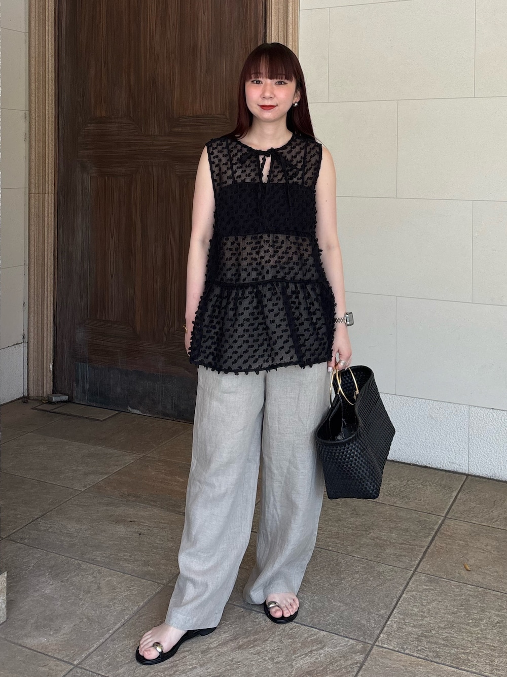 「サンダル、シンプルスタイル、ラクチンコーデ、大人女子、大人可愛い、夏服コーデ、オトナカジュアル、大人コーデ、キレイめコーデ、ブラウス、パンツスタイル、パンツコーデ、夏、夏コーデ、ラフ」｜「NOLLEY’S Sophiの【PR阿部☆別注】ドットポンポン2WAYノースリーブブラウス（シャツ/ブラウス、ブラック系）」を使った、nol hirataさん（骨格ウェーブ・レディース・155cm）の夏コーディネートの1枚目の写真