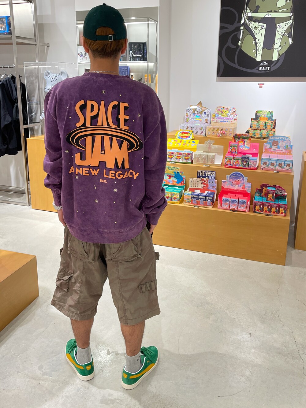 「BAIT、スペースジャム、baitme、今日のコーデ、シンプルコーデ」｜「BAITの【2108_SPJ】SPACEJAM2 MARVIN LEGACY CREW 216-SPJ-SWT-001（スウェット、パープル系）」を使った、kazさん（メンズ・172cm）の夏コーディネートの1枚目の写真