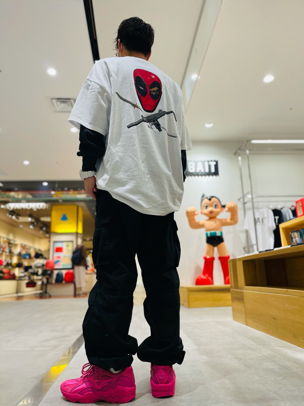 「BAIT、bait、marvel、MARVEL Tシャツ、fashion」｜「BAITのBAIT×DEADPOOL RATATAT TEE（Tシャツ/カットソー、ホワイト系）」を使った、kazさん（メンズ・172cm）の夏コーディネートの1枚目の写真