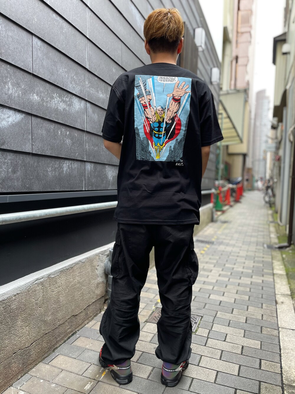 「marvel、MARVEL Tシャツ、秋コーデ、ソー、休日スタイル」｜「BAITの【2109_MRV】THOR TEE 216-MRV-TEE-003（Tシャツ/カットソー、ブラック系）」を使った、kazさん（メンズ・172cm）の秋コーディネートの1枚目の写真