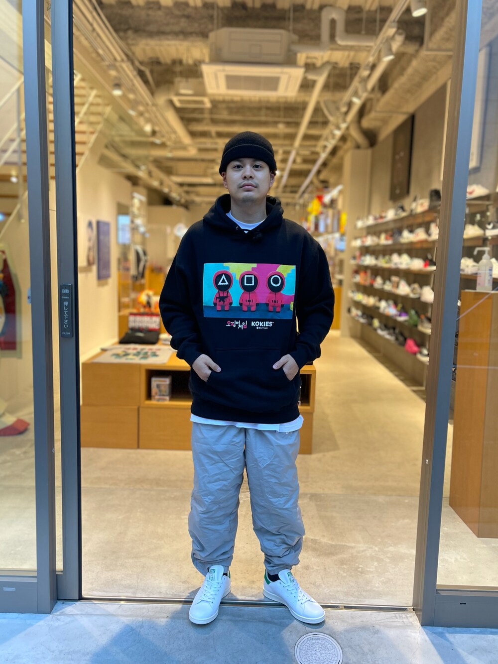 「シンプルコーデ、イカゲーム、BAIT、Bait、BAITコーデ」｜「BAITのBAIT × KOKIES × イカゲーム SOLDIERS MAZE HOOD 217-SQD-PRK-002（パーカー、ブラック系）」を使った、kazさん（メンズ・172cm）の冬コーディネートの1枚目の写真