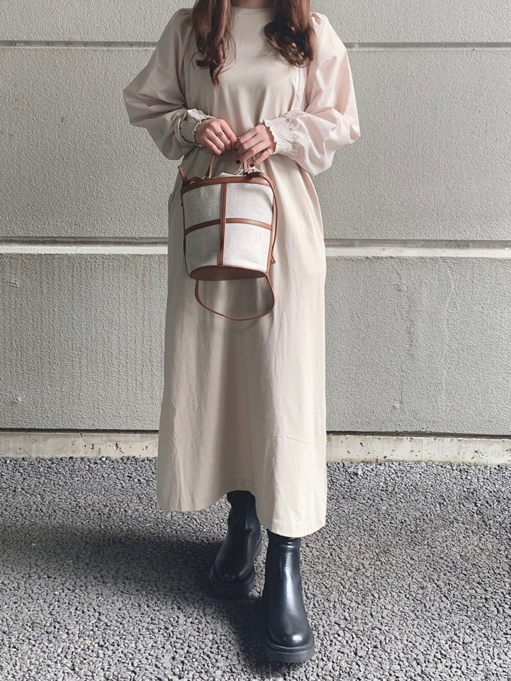 「ワンピース、大人コーデ、WAREHOUSE、秋コーデ、キレイめコーデ、ドッキングワンピース、items、ITEMS URBANRESEARCH、アイテムズアーバンリサーチ」｜「RODE SKOのMARIKE ツイード風バケツバッグ∴（ショルダーバッグ、イエロー系）」を使った、manaさん（レディース・160cm）の秋コーディネートの1枚目の写真