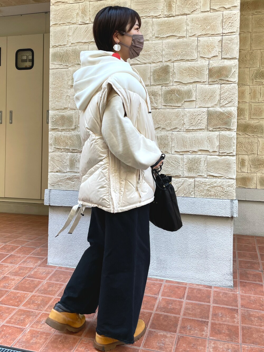 「カジュアル、シンプル、ストリート、パンツスタイル、ootd、秋コーデ、おしゃれさんと繋がりたい、オトナカジュアル」｜「Maison MIHARA YASUHIROのアイテム（パーカー、ホワイト系）」を使った、ゆーさん（レディース・160cm）の秋コーディネートの1枚目の写真