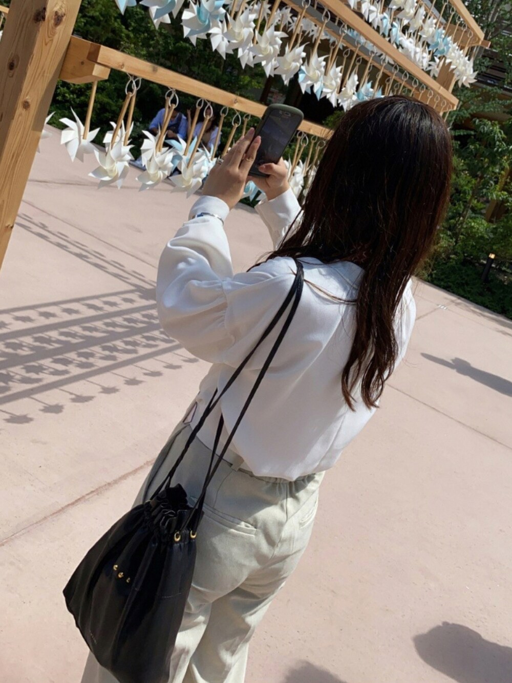 「大人カジュアル、シンプル、ootd、ショルダーバッグ、パンツスタイル、CULLNI」｜「SLOBE IENAのアイテム（パンツ、ホワイト系）」を使った、ゆーさん（レディース・160cm）の夏コーディネートの1枚目の写真