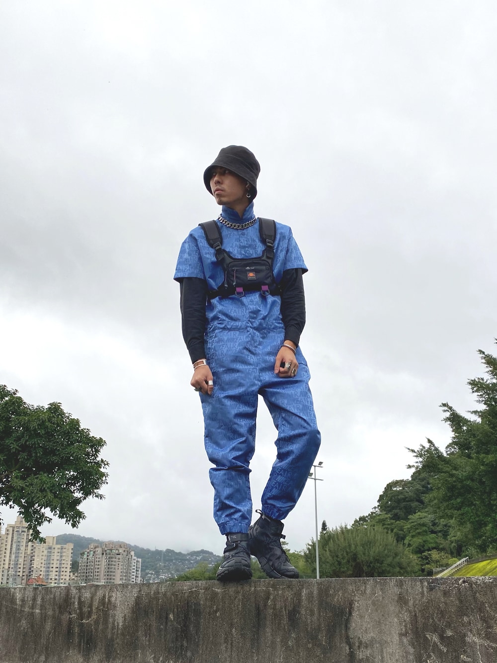 「ootd、outfit、街頭穿搭、休閒、nike、古着、古着MIX、休日スタイル、休日コーデ、大人カジュアル、大人コーデ、reebok、雨の日コーデ、fashion、UNIQLO」｜「NIKEのアイテム（つなぎ/オールインワン、ブルー系）」を使った、ctboi さん（メンズ・175cm）の冬コーディネートの1枚目の写真
