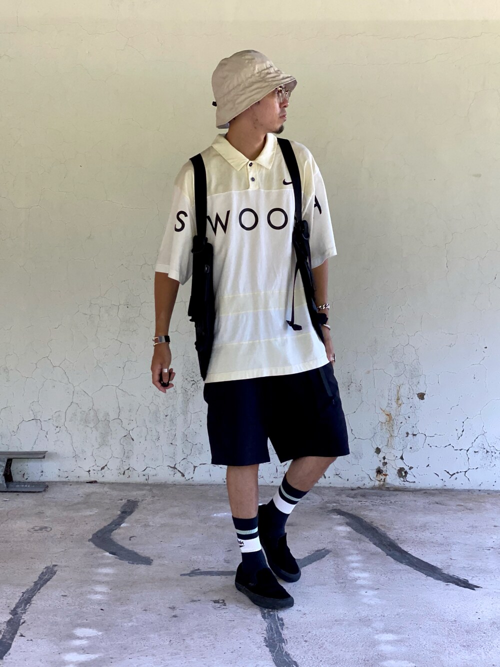 「ootd、街頭穿搭、休閒、oversize、ootdtw、fashion、NIKE、VANS、漁夫帽、outfit、黑白搭配、休日スタイル、休日コーデ、日系極簡、日系极简」｜「NIKEのアイテム（スウェット、ベージュ系）」を使った、ctboi さん（メンズ・175cm）の秋コーディネートの1枚目の写真