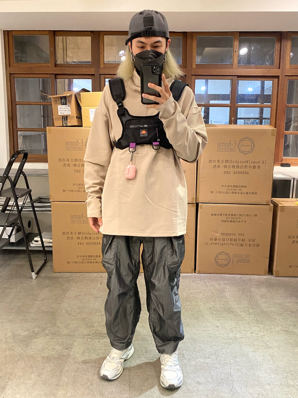 「Taiwan、ootd、outfit、fashion、街頭穿搭、休閒、休日スタイル、休日コーデ、春、春コーデ、春夏コーデ、大人カジュアル、大人コーデ、古着、古着MIX」｜「wisdomのアイテム（キャップ、グレー系）」を使った、ctboi さん（メンズ・175cm）の春コーディネートの1枚目の写真