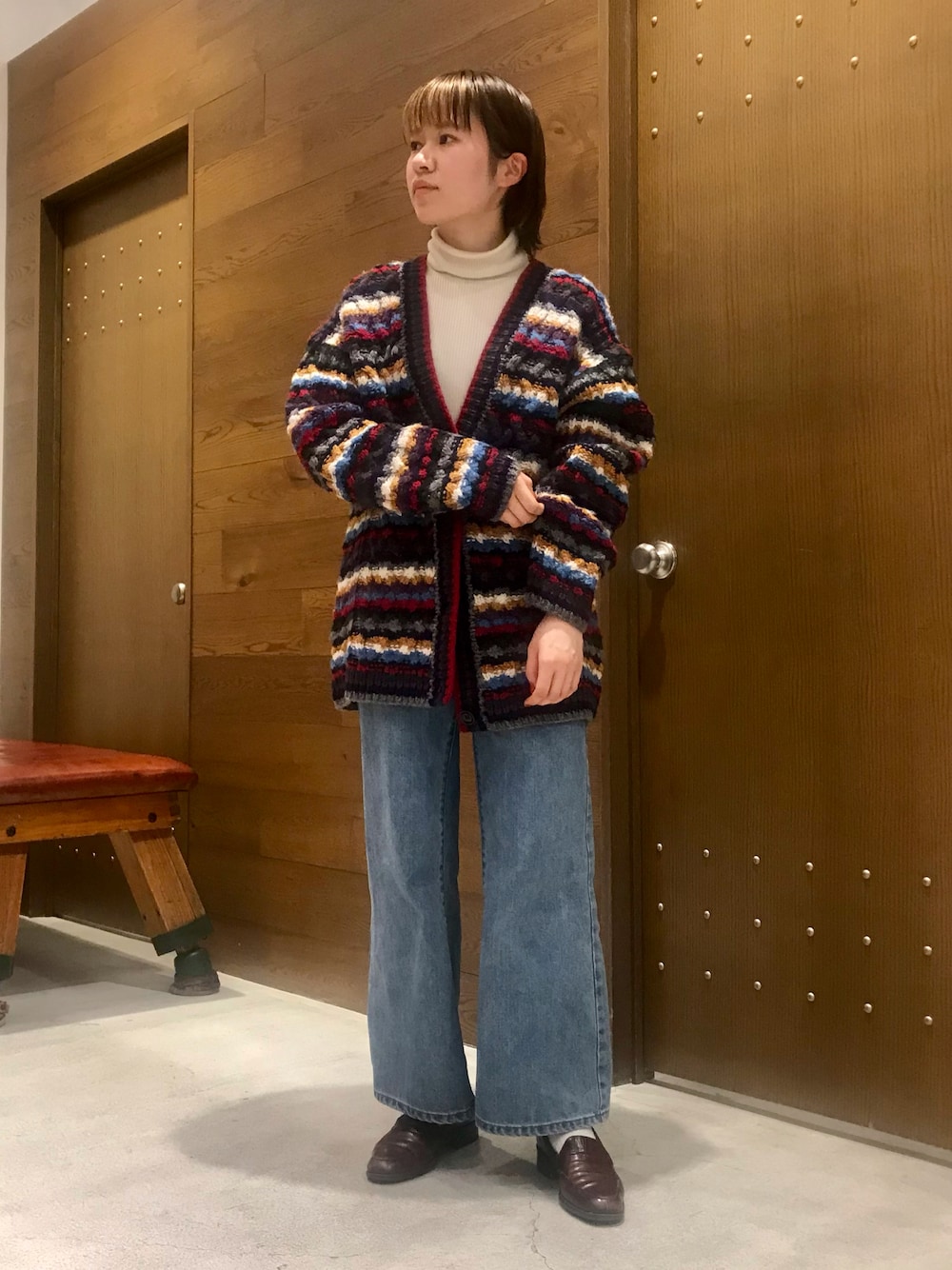 「低身長コーデ、メンズライク、カジュアル、カラーコーデ、カーディガン、デニム、冬コーデ、used、ハンドメイド、カラフル」｜「Blanc Bleu Minuitのマルチボーダー　Vネックカーデ（カーディガン/ボレロ、その他）」を使った、min.さん（レディース・156cm）の冬コーディネートの1枚目の写真