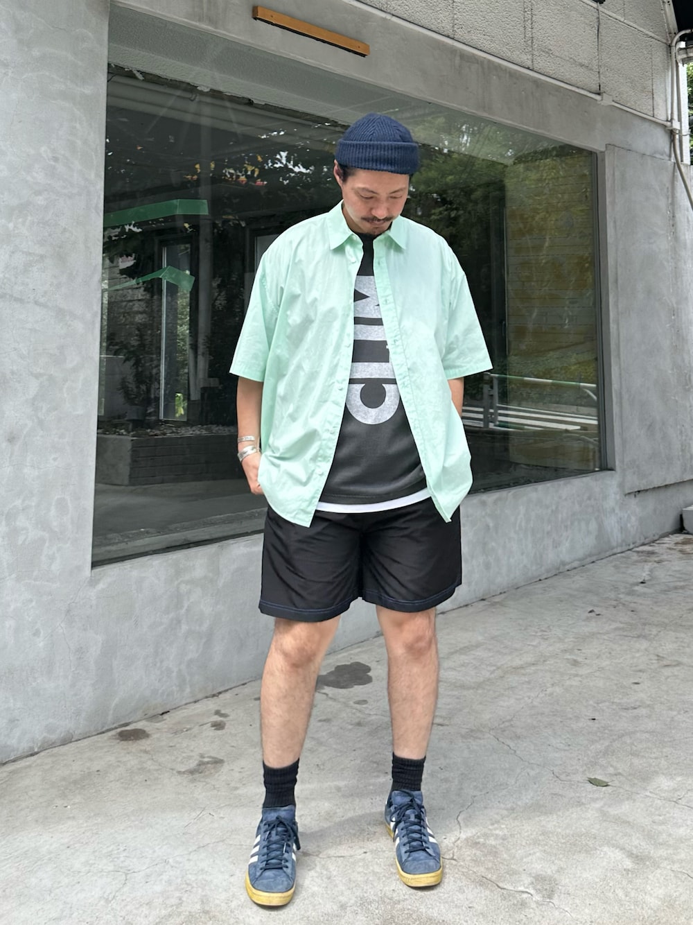 「きれいめカジュアル、夏だ！Tシャツ着よう！、シンプルコーデ、ストリート、ビッグシルエット、レイヤードスタイル、淡色コーデ、ハーフパンツ、夏コーデ、シンプル、Ｔシャツ、低身長コーデ、スニーカーコーデ、スポーツミックス、adidas」｜「CIAOPANIC TYPYの【新色追加！】ブロードビッグ半袖シャツ（シャツ/ブラウス、グリーン系）」を使った、iamjoe1008さん（メンズ・170cm）の夏コーディネートの1枚目の写真