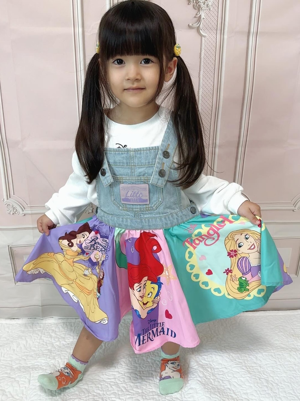 「リトシー、しまむらコーデ、littce、しまむらキッズ、しまパト、インスタグラムもみてね、秋っぽコーデ更新中」｜「しまむらのアイテム（ジャンパースカート、その他）」を使った、ゆりあさん（キッズ・100cm）の秋コーディネートの1枚目の写真
