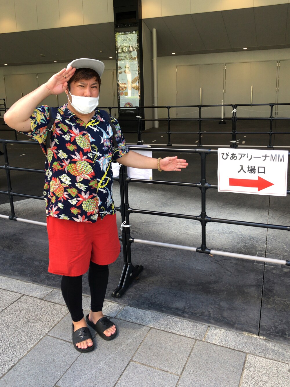 「ぴあアリーナトーマス」｜「NEW BALANCEのアイテム（サンダル、ブラック系）」を使った、ファイトマちゃんさん（メンズ・164cm）の秋コーディネートの1枚目の写真