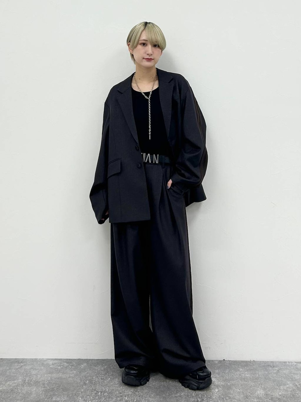「メンズライク、カジュアル、モード、PAGEBOY、Anui」｜「PAGEBOYのプラットチャンキースニーカー（スニーカー、ブラック系）」を使った、なっつさん（レディース・164cm）の春コーディネートの1枚目の写真