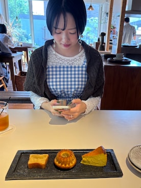 「アイテム（ストール/ショール）」を使った、は か ま だ 🪼さん（レディース・158cm）の秋コーディネート