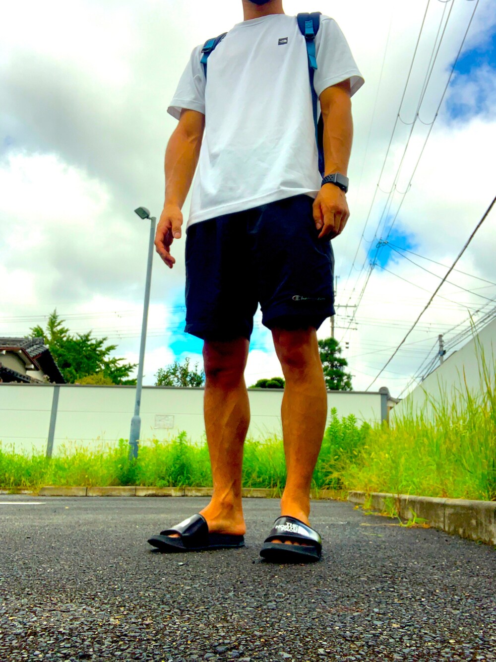 「シンプル、休日スタイル、夏コーデ、白Tシャツ、お洒落さんとつながりたい」｜「THE NORTH FACEのアイテム（Tシャツ/カットソー、ホワイト系）」を使った、SOUさん（メンズ・168cm）の秋コーディネートの1枚目の写真