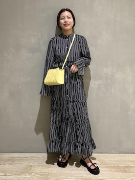 「アイテム（ショルダーバッグ、イエロー系）」を使った、ADAM ET ROPE' STAFFさん（レディース・158cm）の春コーディネート