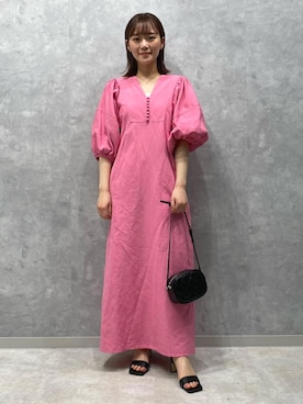 「ADAM ET ROPE'（アダムエロペ）のアイテム（サンダル）」を使った、ADAM ET ROPE' STAFFさん（レディース・160cm）の春コーディネート