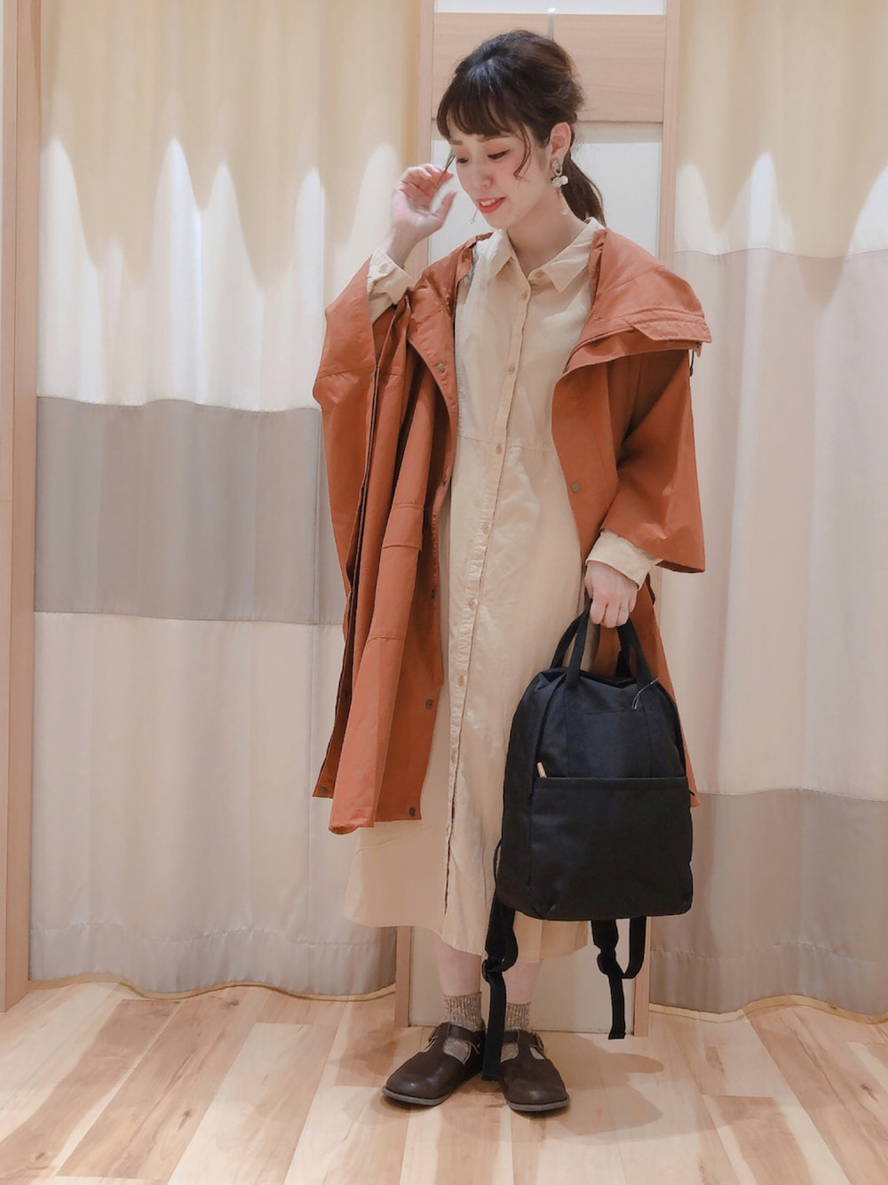 「サマンサモスモス、サマンサモスモス(Samansa Mos2)、Samansa Mos2、大人コーデ、秋のコーデ、秋冬コーデ、KELTY、イオンモール筑紫野、おしゃれさんと繋がりたい、ワンピース、コーデュロイ、リュック、ポンチョ」｜「Samansa Mos2のエコバッグ付リュック（バックパック/リュック、ブラック系）」を使った、torikaiさん（レディース・160cm）の秋コーディネートの1枚目の写真