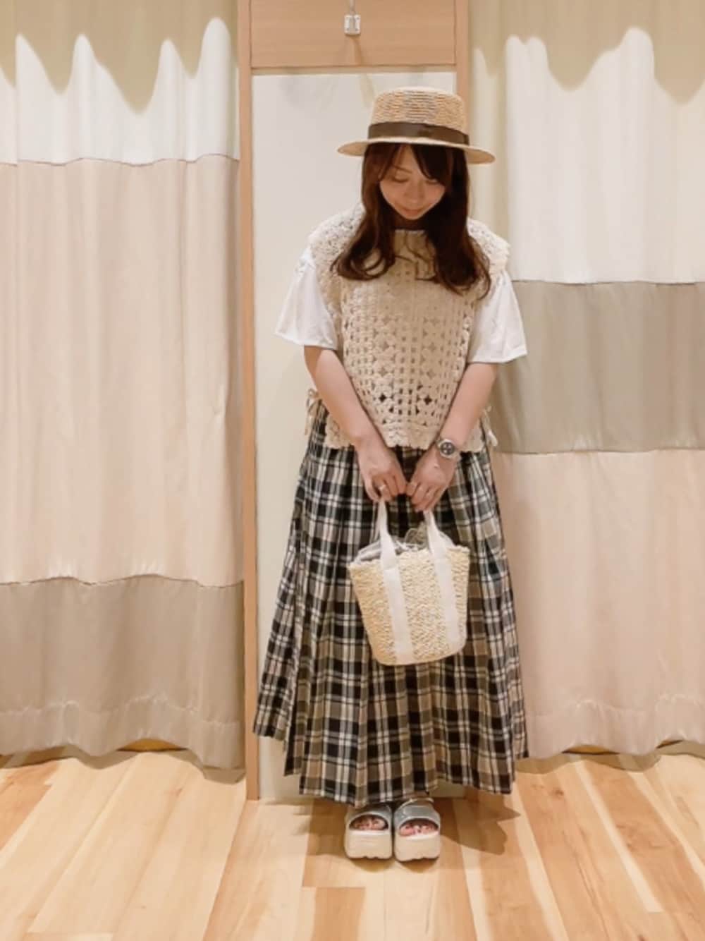 「前後着ベスト、かぎ編みベスト、サマンサ モスモス(Samansa Mos2)、プリーツスカート、カンカン帽、低身長コーデ、夏コーデ」｜「Samansa Mos2のラフィアカンカン帽（ハット、ブラウン系）」を使った、✿   あやか  ✿さん（レディース・145cm）の夏コーディネートの1枚目の写真