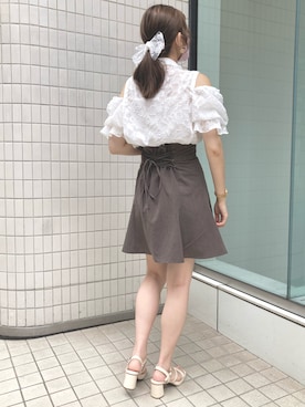 「one after another NICE CLAUP（ワンアフターアナザーナイスクラップ）の肩開きマルチWAYボウタイブラウス（シャツ/ブラウス、ホワイト系）」を使った、MOEKA(イエベ春/骨格ナチュラル)さん（レディース・157cm）の夏コーディネート