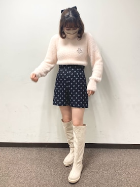 「one after another NICE CLAUP（ワンアフターアナザーナイスクラップ）のトレンドのブローチセット。ふわふわフェザーニット（ニット/セーター、ピンク系）」を使った、MOEKA(イエベ春/骨格ナチュラル)さん（レディース・157cm）の秋コーディネート