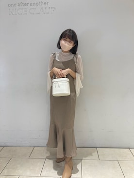 「one after another NICE CLAUP（ワンアフターアナザーナイスクラップ）の【2022AWアイテム】マーメイドキャミワンピース（ワンピース、ブラウン系）」を使った、MOEKA(イエベ春/骨格ナチュラル)さん（レディース・157cm）の秋コーディネート