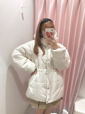 「one after another NICE CLAUP（ワンアフターアナザーナイスクラップ）の【2022AWアイテム】袖取り外し可能　マルチウェイミドルダウンコート（ダウンジャケット/コート、ホワイト系）」を使った、MOEKA(イエベ春/骨格ナチュラル)さん（レディース・157cm）の夏コーディネート