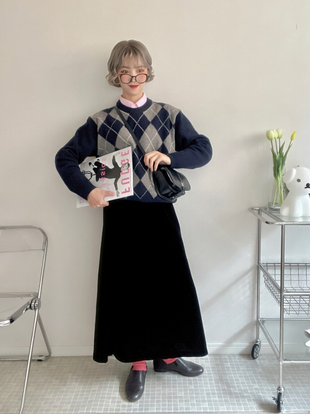 「ファッションを楽しもう、大人可愛い、秋服コーデ、カラーコーデ、あったかコーデ、スカートスタイル、シャツスタイル、ピンクシャツ、レイヤードスタイル、ニット、ニットコーデ、UNIQLO、カラーソックス、お出かけコーデ、メガネ女子」｜「UNIQLOのアイテム（ニット/セーター、ブルー系）」を使った、soriso0712さん（レディース・164cm）の秋コーディネートの1枚目の写真