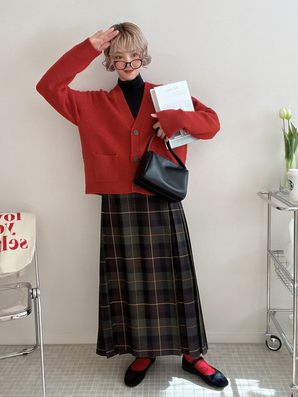 「重ね着ベストシーズン、オトナカジュアル、シンプル、秋服コーデ、秋服、スカートスタイル、大人女子、骨格ストレート、ユニクロ、キレイめ、秋カラー、ママコーデ、タートルネック、チェックスカート、カーディガン」｜「O'NEIL of DUBLINのO'NEIL OF DUBLIN オニールオブダブリン マキシ丈 ウーステッドウール100％ STANDARD 90cm Wワイドベルト（スカート、グリーン系）」を使った、soriso0712さん（レディース・164cm）の秋コーディネートの1枚目の写真