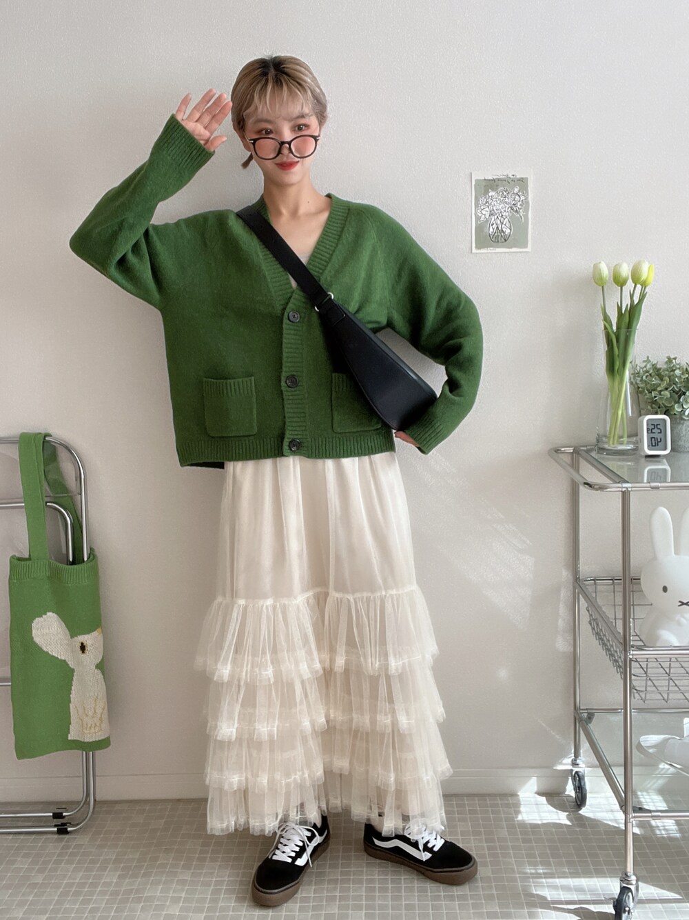 「休日コーデ、大人カジュアル、ゆるコーデ、ootd、秋服、今日のコーデ、オトナ女子、カラーコーデ、ユニクロ、カーディガン、ロングスカート、レーススカート、VANS、秋コーデ、グリーン」｜「UNIQLOのアイテム（カーディガン/ボレロ、グリーン系）」を使った、soriso0712さん（レディース・164cm）の秋コーディネートの1枚目の写真