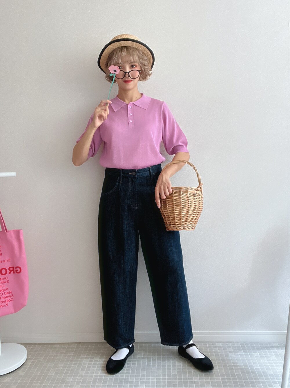 「シンプル、オトナカジュアル、夏服、楽ちんコーデ、おでかけコーデ、メガネ女子、きれいめコーディネート、ポロシャツ、デニムパンツ、麦わら帽子、ユニクロ、UNIQLO、カラーコーデ、ジーンズ、アツいコーデ全部見せ」｜「forksy.の【forksy.】半そでポロニットプルオーバー（ポロシャツ、ピンク系）」を使った、soriso0712さん（レディース・164cm）の夏コーディネートの1枚目の写真