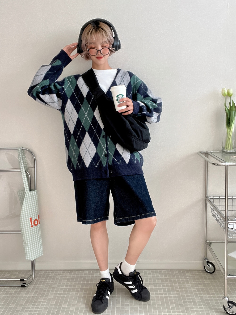 「重ね着ベストシーズン、秋のコーデ、オトナカジュアル、楽チンコーデ、ニットコーデ、秋服コーデ、お出かけコーデ、骨格ストレート、adidas、メンズライク、カーディガン、デニム、レイヤードスタイル、カジュアルコーデ、オトナカワイイ」｜「GUのアイテム（カーディガン/ボレロ、グリーン系）」を使った、soriso0712さん（レディース・164cm）の秋コーディネートの1枚目の写真