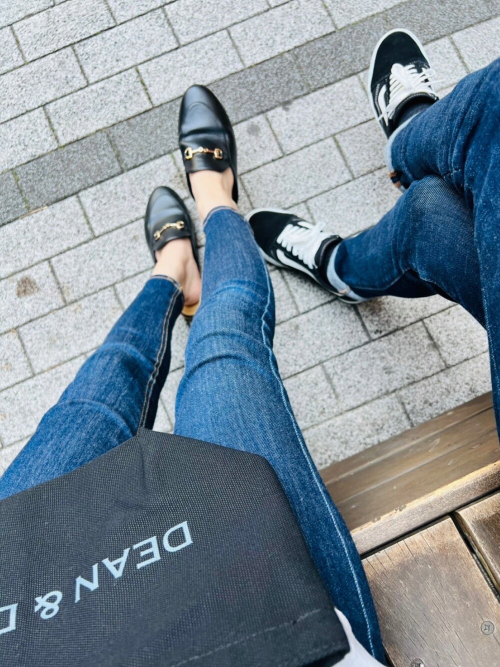 「シンプルコーデ、オトナカジュアル、スニーカー、VANS、デニム」｜「GUのアイテム（シューズ、ブラック系）」を使った、mana**さん（レディース・156cm）の春コーディネートの1枚目の写真