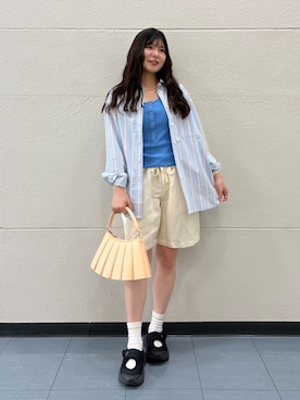 「LACOSTE（ラコステ）のオーバーサイズストライプポプリンシャツ（シャツ/ブラウス、ブルー系）」を使った、miikuさん（レディース・153cm）の夏コーディネート