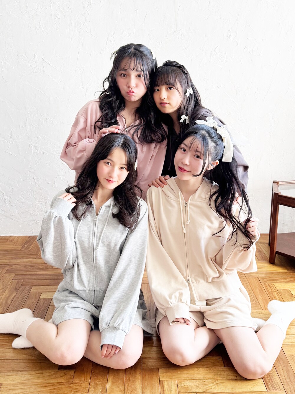 「春めき満開コーデ、春コーデ、お洒落さんとつながりたい、モードカジュアル、淡色女子、おでかけコーデ、スウェット、パーカー、部屋着、ルームウェア、ルームウェアからのお外にも出れちゃうコーデ」｜「Recaldear:のアイテム（パーカー、その他）」を使った、recaldearさん（レディース・155cm）の春コーディネートの1枚目の写真