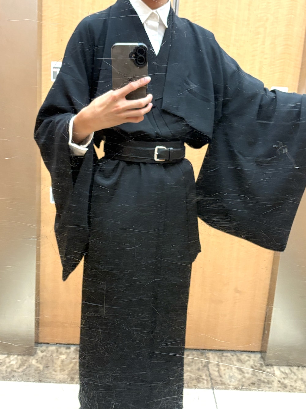 「黒紋付、和洋折衷」｜「MISAMARUのアイテム（その他アウター、ブラック系）」を使った、亿田さん（メンズ・179cm）の春コーディネートの1枚目の写真