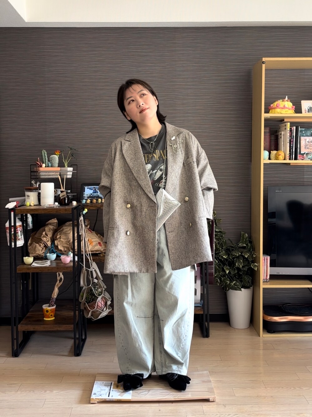 「ジャケット、ジャケットスタイル、春コーデ、春カラー、キレイめカジュアル、プラスサイズ、ぽっちゃり」｜「classicalelfの気軽に羽織れる 大人の ブレザー。 サイド スリット オーバーサイズ ダブルジャケット（テーラードジャケット、ベージュ系）」を使った、真波(Manami)さん（骨格ストレート・レディース・153cm）の春コーディネートの1枚目の写真