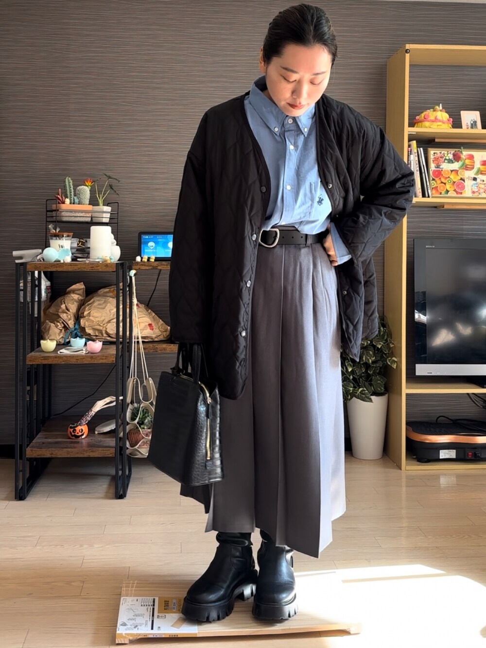 「冬コーデ、オトナ女子、シンプル、秋冬、大人ファッション、キレイめコーデ、シンプルスタイル、冬、ブーツスタイル、プラスサイズ、ぽっちゃり、ぽっちゃりコーデ、プリーツスカート、GU、GUコーデ」｜「nissenの【ゆったり幅広】厚底ストレッチロングブーツ（ワイズ４Ｅ）（ブーツ、ブラック系）」を使った、真波(Manami)さん（レディース・153cm）の冬コーディネートの1枚目の写真