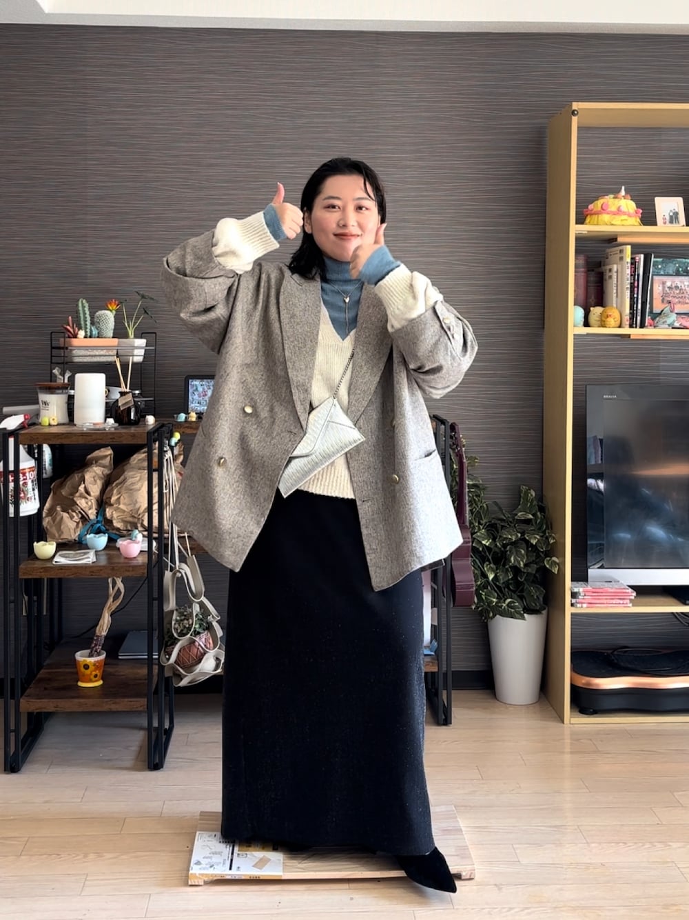 「ジャケット、ジャケットスタイル、スカート、タイトスカート、春コーデ、ぽっちゃり、ぽっちゃりコーデ、プラスサイズ」｜「classicalelfの気軽に羽織れる 大人の ブレザー。 サイド スリット オーバーサイズ ダブルジャケット（テーラードジャケット、ベージュ系）」を使った、真波(Manami)さん（骨格ストレート・レディース・153cm）の冬コーディネートの1枚目の写真