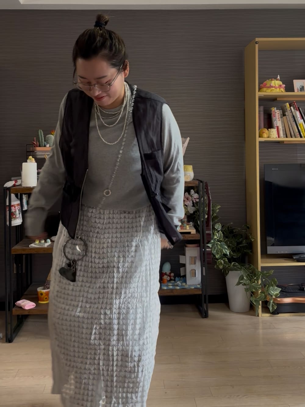 「CIAOPANIC TYPYのシアーナイロンフィッシングクロップド丈ベスト（ベスト、ブラック系）」を使った、真波(Manami)さん（骨格ストレート・レディース・153cm）の夏コーディネートの1枚目の写真