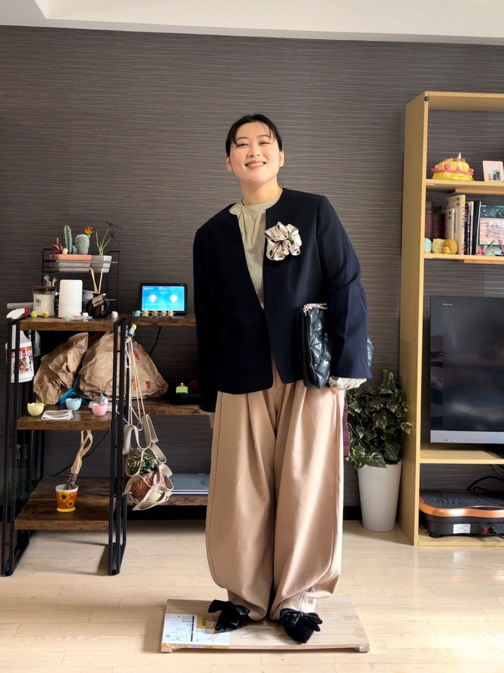 「オケージョン、オケージョンスタイル、卒業式、卒業式コーデ、入学式、入学式コーデ、入学式・卒業式、スーツスタイル、スーツ」｜「u plumeのアイテム（スーツセット、ブルー系）」を使った、真波(Manami)さん（骨格ストレート・レディース・153cm）の冬コーディネートの1枚目の写真