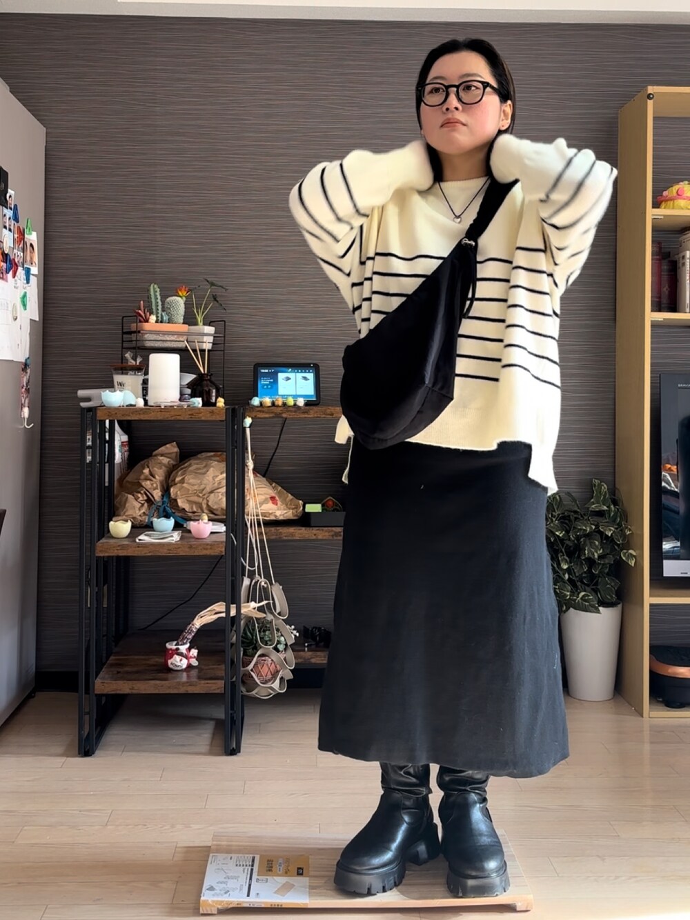 「冬のコーデ、秋冬コーデ、休日スタイル、オトナカジュアル、低身長女子、スカートコーデ」｜「coca（coca）のリブニットロングスカート（スカート、ブラック系）」を使った、真波(Manami)さん（骨格ストレート・レディース・153cm）の冬コーディネートの1枚目の写真