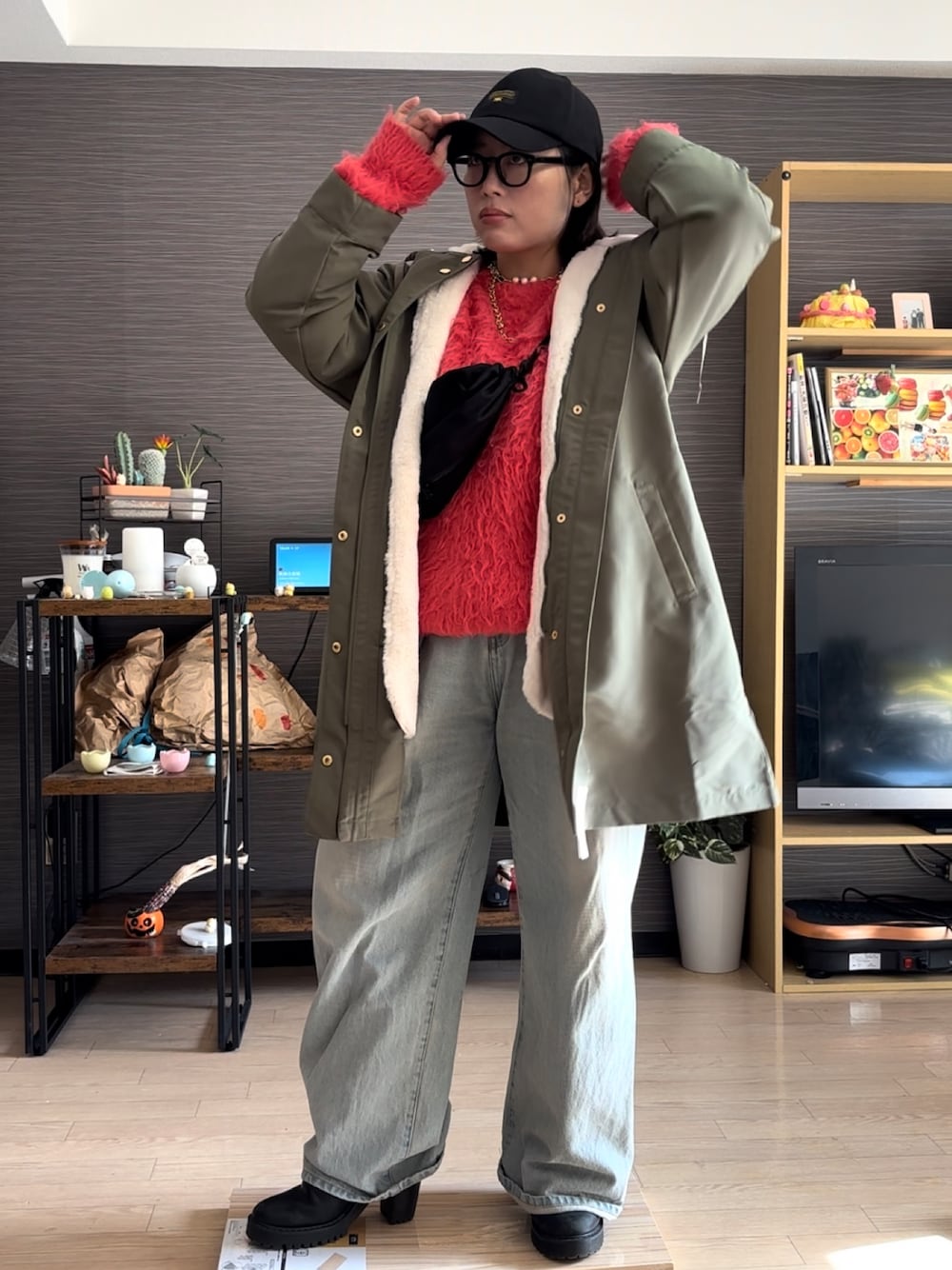 「アウター、アウターコーデ、モッズコート、デニム、デニムパンツ、冬コーデ、カジュアルスタイル、オトナ女子、休日スタイル、大人ファッション、秋冬」｜「JEANASISのタックデニムワイドパンツ/974143（デニムパンツ、ブルー系）」を使った、真波(Manami)さん（レディース・153cm）の冬コーディネートの1枚目の写真