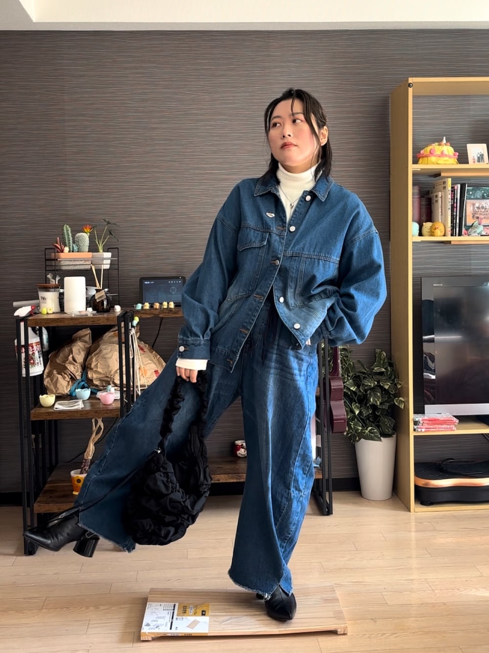 「デニム、デニムパンツ、デニムジャケット、デニムコーデ、デニムオンデニム、デニムonデニム、春コーデ、春服、ジージャン、Gジャン」｜「niko and...のイージーコクーンデニム2　EASYCOCOON DENIM2　[niko and ...JEANS 2024SS]（デニムパンツ、ブルー系）」を使った、真波(Manami)さん（骨格ストレート・レディース・153cm）の冬コーディネートの1枚目の写真